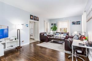 a living room with couches and a tv at 2 Bedroom Apartment Near Bristol Center in Bristol