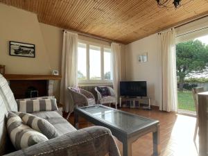 a living room with a couch and a coffee table at Maison avec Jardin Clos près de la Plage - 5 Couchages, 3 Étoiles, Ménage Inclus - FR-1-224B-474 in Barbâtre