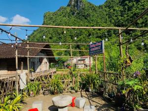 a resort with a mountain in the background at Trường Giang Homestay in Cao Bằng