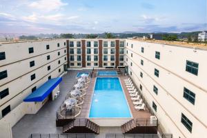 Bazén v ubytování Cordelia Hotel nebo v jeho okolí