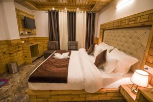 Postel nebo postele na pokoji v ubytování Nadi Mountain view Hotel