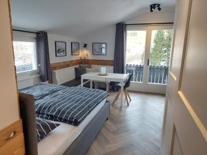 Postel nebo postele na pokoji v ubytování WALDVILLA Bad Kleinkirchheim
