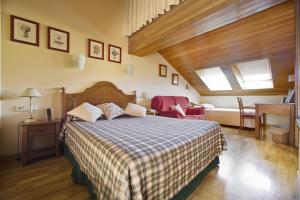 a bedroom with a bed with a checkered blanket at Hotel Ekai in Ecay