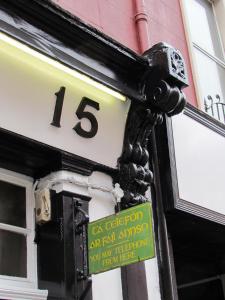 Πιστοποιητικό, βραβείο, πινακίδα ή έγγραφο που προβάλλεται στο O'Donoghue's