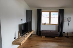 TV a/nebo společenská místnost v ubytování Appartements Plus