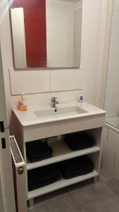 Zdjęcie z galerii obiektu Appartement type T3 vaulx la soie w mieście Vaulx-en-Velin