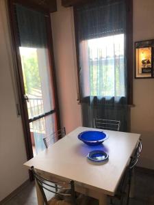 a table with two blue bowls on top of it at Attico a 2 passi dalla stazione e centro storico in Ravenna