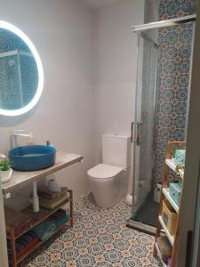 Kúpeľňa v ubytovaní Nuestro refugio - Casco Viejo con wifi y parking gratuito-