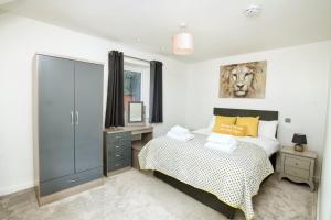 a bedroom with a bed and a desk and a mirror at Number 4 on The Hill in Lincolnshire