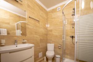 Koupelna v ubytování Private Rooms in Hotel GROFA 3 поверх