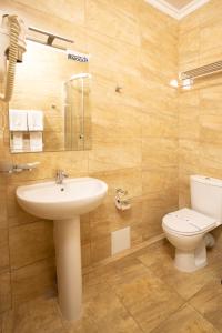 Koupelna v ubytování Private Rooms in Hotel GROFA 3 поверх