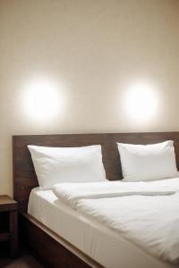 Postel nebo postele na pokoji v ubytování Private Rooms in Hotel GROFA 3 поверх