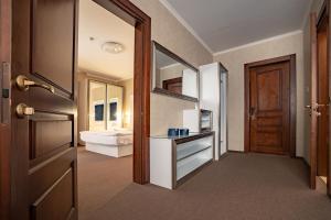 Kuchyň nebo kuchyňský kout v ubytování Private Rooms in Hotel GROFA 3 поверх
