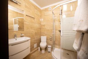 Koupelna v ubytování Private Rooms in Hotel GROFA 3 поверх