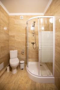 Koupelna v ubytování Private Rooms in Hotel GROFA 3 поверх