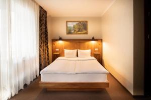 Postel nebo postele na pokoji v ubytování Private Rooms in Hotel GROFA 3 поверх