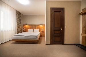 Postel nebo postele na pokoji v ubytování Private Rooms in Hotel GROFA 3 поверх
