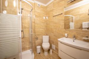 Koupelna v ubytování Private Rooms in Hotel GROFA 3 поверх