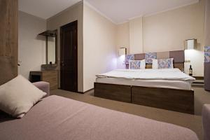 Postel nebo postele na pokoji v ubytování Private Rooms in Hotel GROFA 3 поверх