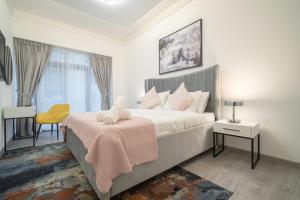 a bedroom with a large bed with a pink blanket at Boutique Luxury Living near Palm Jumeirah in Dubai