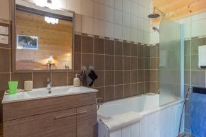 Kúpeľňa v ubytovaní Les Esseroliettes NATURE & SPA