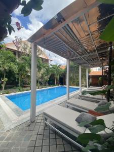 Hồ bơi trong/gần Ambedo Hotel Phu Quoc