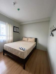 - une chambre avec un lit dans l'établissement Budget Room, à Cebu