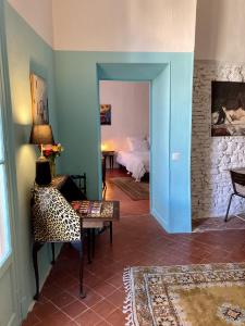 a room with a bedroom with a bed and a table at chambre d'hôtes hyper central in Perpignan