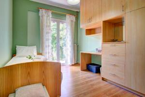 a bedroom with a bed and a large window at Kellys Apartment in Anemómylos