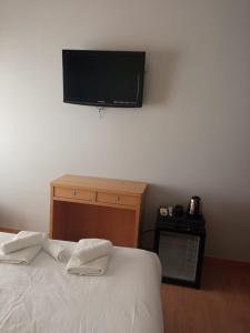 TV in/ali zabaviščno središče v nastanitvi Hostal Abami II