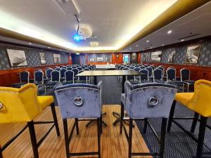 a room with tables and chairs in a train room at Grand Hotel Arendal - Unike Hoteller in Arendal