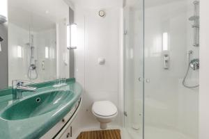 Koupelna v ubytování ibis Hotel Würzburg City