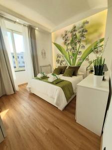 龐貝的住宿－Natural Mente，一间卧室配有一张壁画床