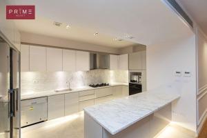A kitchen or kitchenette at Prime Select West Sodic