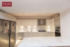 A kitchen or kitchenette at Prime Select West Sodic