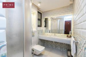 A bathroom at Prime Select West Sodic