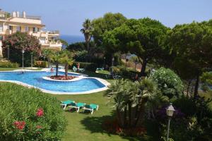Bazén v ubytování Sea view house with private pool and garden nebo v jeho okolí