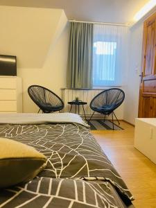 Posteľ alebo postele v izbe v ubytovaní Klebi’s apartmanház