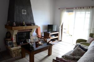 a living room with a fireplace and a couch at Villa Estrella in Tijarafe