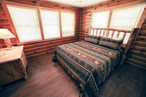a bedroom with a bed in a log cabin at Aspen Mountain Lodge - #3357 in Estes Park +12 photos