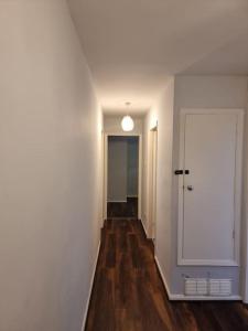 an empty room with a hallway with a white door at Cosy 3 bed Apt/contractors/families/free parking in Birmingham