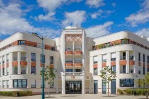 a large white building with a lot of windows at Villa Riviera Near Disneyland Paris in Chessy
