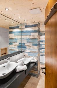 a bathroom with two sinks and a large mirror at Landgasthof Paradies in Frickingen