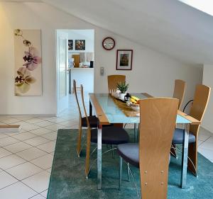 a kitchen and dining room with a table and chairs at Ferienwohnung Taunusurlaub in Hausen über Aar