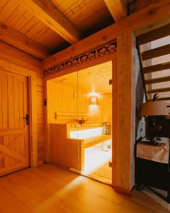an open door to a bathroom in a cabin at PUSZCZYKOWO siedlisko&spa in Białowieża