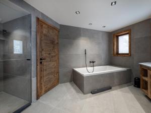Chalet Neuf avec Piscine, Sauna et Proche des Pistes a Courchevel Village - FR-1-562-47