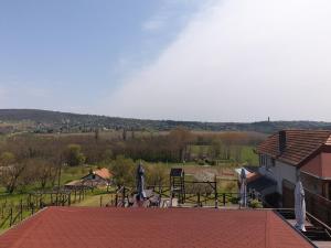 a view from the roof of a house with umbrellas at Vilmos Pince Fogadó in Hévíz