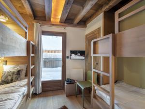 Chalet entierement renove au centre de Courchevel Village, ideal pour 10 adultes et 4 enfants - FR-1-562-50