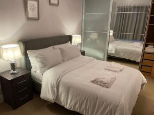 A bed or beds in a room at Luxury 5 Star London Apartment - Parking, Garden, nr Greater London Metro Stations