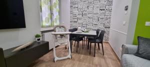 A seating area at IO E TE bed and breakfast Appartamento